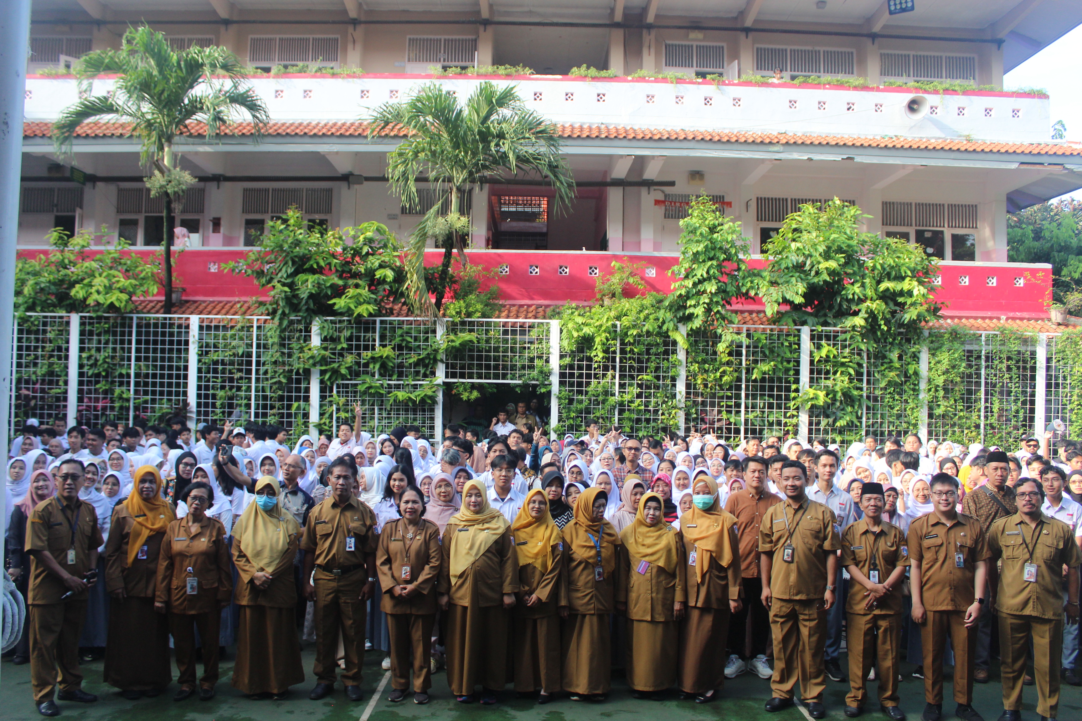 KEGIATAN APEL PELEPASAN KELAS XII TAHUN AJARAN 2025/2026