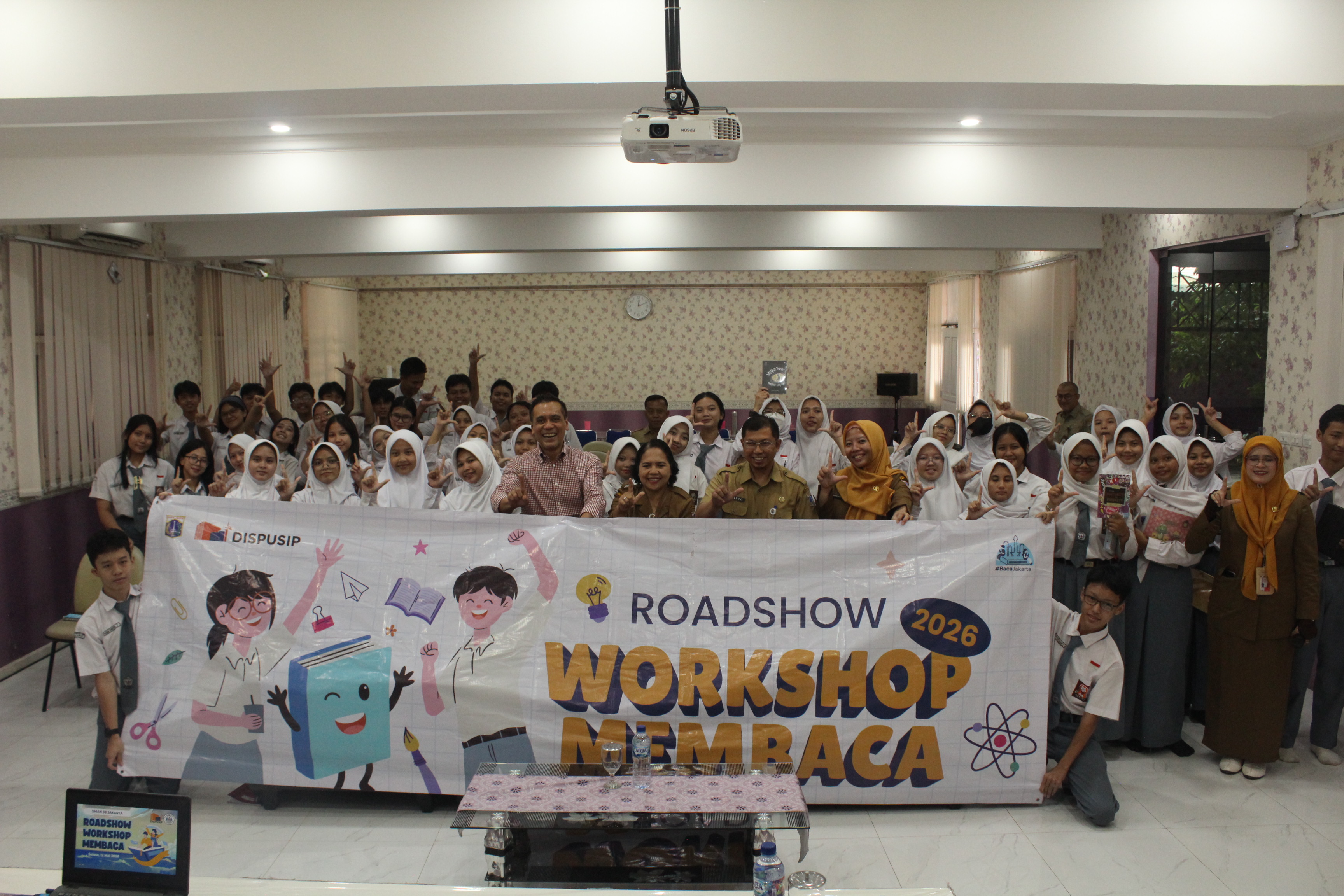 KEGIATAN ROADSHOW WORKSHOP MEMBACA